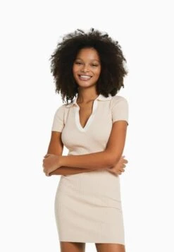 BERSHKA SHORT SLEEVE - Etuikleid - Sand