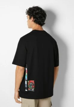 BERSHKA SHORT SLEEVES ASHMOLEON - T-Shirt Print - Black -Bershka Verkaufsgeschäft bcab9bd1935f42d7a3852bc838b380c6