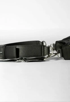 BERSHKA BUTTERFLY - PRINT - Umhängetasche - Black -Bershka Verkaufsgeschäft bcdf68f39e3e4d809c92a33c58b234d6