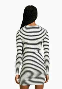 BERSHKA LONG SLEEVE MINI - Etuikleid - White 10 BERSHKA LONG SLEEVE MINI - Etuikleid - White -Bershka Verkaufsgeschäft bdcef0cabcfe4270b88115155522f32f
