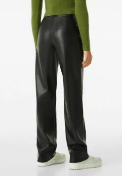 BERSHKA STRAIGHT FIT - Stoffhose - Black 10 BERSHKA STRAIGHT FIT - Stoffhose - Black -Bershka Verkaufsgeschäft be1ed5b49b864acd84087e46e76d2050