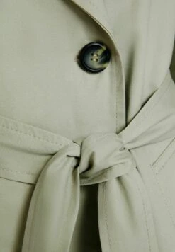 BERSHKA Trenchcoat - Khaki 12 BERSHKA Trenchcoat - Khaki -Bershka Verkaufsgeschäft be981080916f4cf7b74ba3eb48630437