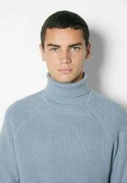 BERSHKA Strickpullover - Blue 11 BERSHKA Strickpullover - Blue -Bershka Verkaufsgeschäft bec9d714ff594895ad1c6481a056d28c