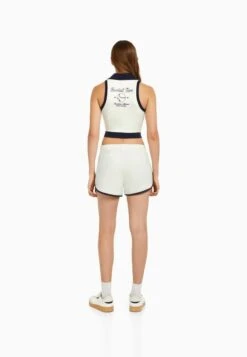 BERSHKA PRINTED WITH TRIMS - PLUSH - Shorts - Beige 10 BERSHKA PRINTED WITH TRIMS - PLUSH - Shorts - Beige -Bershka Verkaufsgeschäft c089adce2d454498a444c17c36d17759