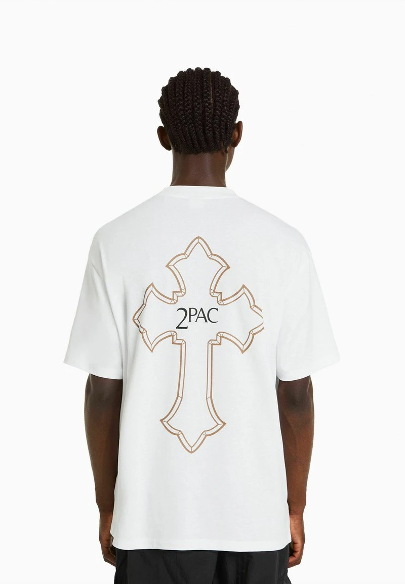 BERSHKA BOXY FIT SHORT SLEEVE TUPAC - T-Shirt Print - Off White 5 BERSHKA BOXY FIT SHORT SLEEVE TUPAC - T-Shirt Print - Off White – Bild 3
