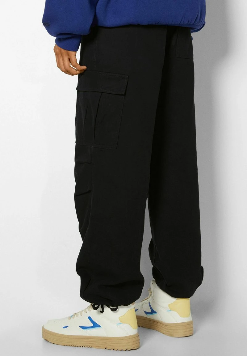 BERSHKA PARACHUTE - Cargohose - Black 5 BERSHKA PARACHUTE - Cargohose - Black – Bild 3