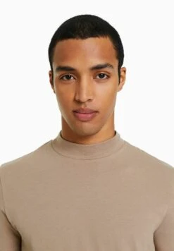 BERSHKA SHORT SLEEVE MOCK NECK - T-Shirt Basic - Brown -Bershka Verkaufsgeschäft c1ad67bacacc4b47b5c58336a1ee67d9