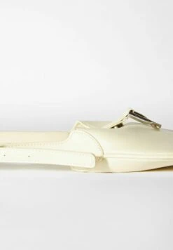 BERSHKA EFFECT BUCKLE - Handtasche - Beige 11 BERSHKA EFFECT BUCKLE - Handtasche - Beige -Bershka Verkaufsgeschäft c1af9e24c3f541c6a410b97cf2510148