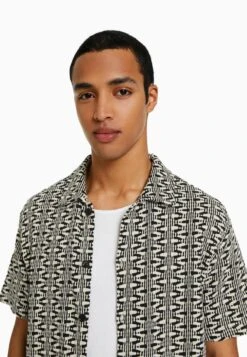 BERSHKA PRINTED SHORT SLEEVE - T-Shirt Print - Black 11 BERSHKA PRINTED SHORT SLEEVE - T-Shirt Print - Black -Bershka Verkaufsgeschäft c2d7b1f8b6164fc794d18c470e566c1d