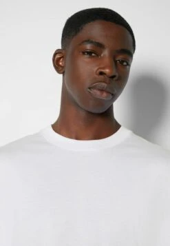 BERSHKA OVERSIZED SHORT SLEEVE - T-Shirt Basic - Off White 11 BERSHKA OVERSIZED SHORT SLEEVE - T-Shirt Basic - Off White -Bershka Verkaufsgeschäft c481a5f8aa0f4ed4b1ec94cd8bd8be57