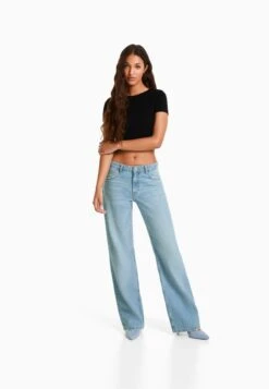BERSHKA WITH RHINESTONE DETAILS - Jeans Straight Leg - Light Blue Denim -Bershka Verkaufsgeschäft c5a336033ef84121aa38a0357d4eb3b2