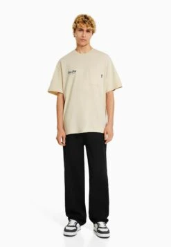 BERSHKA SHORT SLEEVE BOXY - T-Shirt Print - Camel 9 BERSHKA SHORT SLEEVE BOXY - T-Shirt Print - Camel -Bershka Verkaufsgeschäft c73545ac3c7442cc872a295dad9c2c19