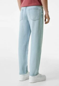 BERSHKA Jeans Straight Leg - Light Blue 10 BERSHKA Jeans Straight Leg - Light Blue -Bershka Verkaufsgeschäft c7fc1dc0fe1643d7890a37945361516f