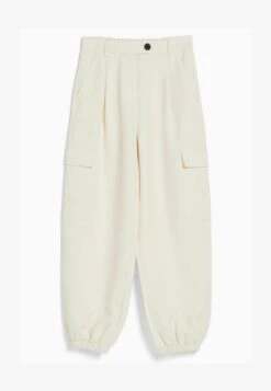 BERSHKA Cargohose - Beige 12 BERSHKA Cargohose - Beige -Bershka Verkaufsgeschäft c8cd7b3866ba479985ecaaa8a9342a5e