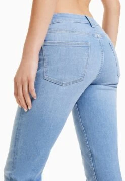 BERSHKA LOW WAIST - Jeans Bootcut - Light Blue Denim 13 BERSHKA LOW WAIST - Jeans Bootcut - Light Blue Denim -Bershka Verkaufsgeschäft ca55f7699a5443fcaaed78be3952c8e1