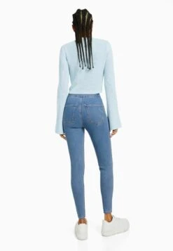 BERSHKA SUPER HIGH WAIST JEGGING - Jeans Skinny Fit - Light Blue Denim -Bershka Verkaufsgeschäft ca8fa514debd4c3da634f5d492ff3162
