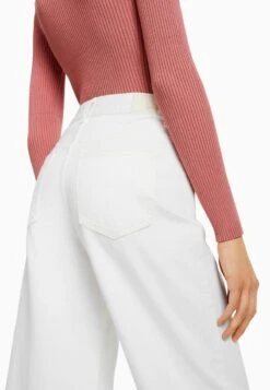 BERSHKA CROPPED - Flared Jeans - Off White 10 BERSHKA CROPPED - Flared Jeans - Off White -Bershka Verkaufsgeschäft cb04d9507f5a4aae9f9bce80ae325b32