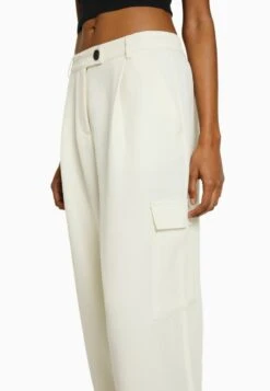 BERSHKA Cargohose - Beige 11 BERSHKA Cargohose - Beige -Bershka Verkaufsgeschäft cba66ed6effd4eb798b34381a8a62f58