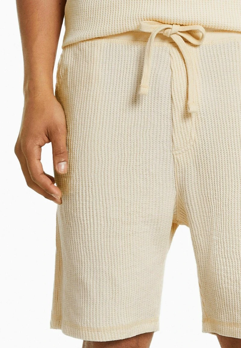 BERSHKA PLUSH - Shorts - White 5 BERSHKA PLUSH - Shorts - White – Bild 3