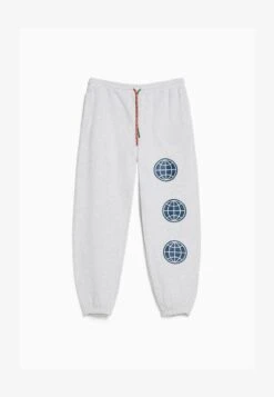 BERSHKA PLUSH - PRINT - Jogginghose - Mottled Grey 11 BERSHKA PLUSH - PRINT - Jogginghose - Mottled Grey -Bershka Verkaufsgeschäft cc91b43a26054d5f8c3e5c79e2efe076