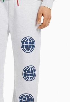 BERSHKA PLUSH - PRINT - Jogginghose - Mottled Grey 10 BERSHKA PLUSH - PRINT - Jogginghose - Mottled Grey -Bershka Verkaufsgeschäft cce38fea2e7441cc84fb66c138e69fde
