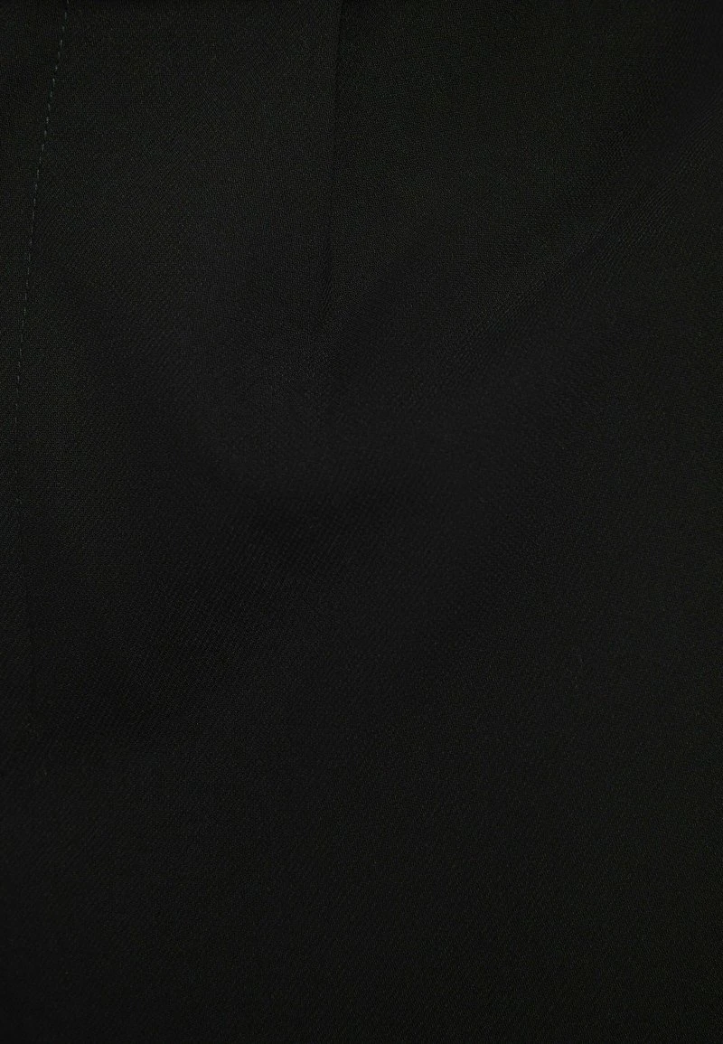 BERSHKA TAILORED BERMUDA - Shorts - Black 8 BERSHKA TAILORED BERMUDA - Shorts - Black – Bild 6