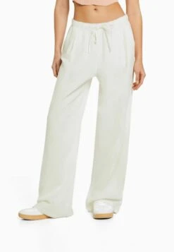 BERSHKA WIDE LEG STRAIGHT FIT WITH GATHERED WAIST - Stoffhose - Off White