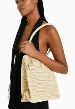 BERSHKA WITH STRAPS AND CHARMS - Handtasche - Sand 9 BERSHKA WITH STRAPS AND CHARMS - Handtasche - Sand -Bershka Verkaufsgeschäft cfc6551fb3f84617b16b705bc299ae87