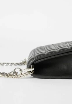 BERSHKA MIT KETTEN - Umhängetasche - Dark Grey -Bershka Verkaufsgeschäft d14f621c28d14c7989fe4f1d4b4fe242