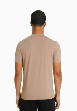BERSHKA SHORT SLEEVE MOCK NECK - T-Shirt Basic - Brown -Bershka Verkaufsgeschäft d3bb8e835625456381ea5c033fc9cad3