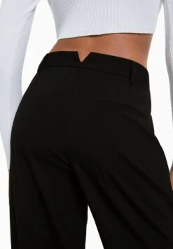 BERSHKA DAD FIT - Stoffhose - Black 11 BERSHKA DAD FIT - Stoffhose - Black -Bershka Verkaufsgeschäft d5f647b73dfa4e7ca0778fd4d5ceb428