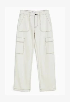 BERSHKA Jeans Straight Leg - Off White -Bershka Verkaufsgeschäft d6a75336ab7f4647845c74ab1a95b42e