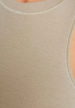 BERSHKA Top - Camel 13 BERSHKA Top - Camel -Bershka Verkaufsgeschäft d6faeaa94e1d4241993835de977f2284