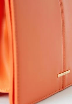 BERSHKA ACCORDION WITH CHAIN - Clutch - Orange 11 BERSHKA ACCORDION WITH CHAIN - Clutch - Orange -Bershka Verkaufsgeschäft d7926122d64447599819919af4956827