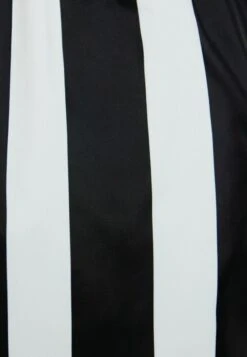 BERSHKA STRIPED - Badeshorts - Off White 13 BERSHKA STRIPED - Badeshorts - Off White -Bershka Verkaufsgeschäft d9a694db61924a619a1b17297612e3d6