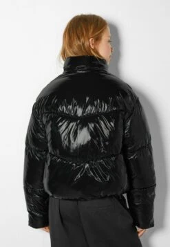 BERSHKA VINYL - Winterjacke - Black 10 BERSHKA VINYL - Winterjacke - Black -Bershka Verkaufsgeschäft d9bc7ffc82934fb2b48d86d457284522