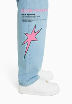 BERSHKA BAGGY PRINTED - Jeans Straight Leg - Light Blue 11 BERSHKA BAGGY PRINTED - Jeans Straight Leg - Light Blue -Bershka Verkaufsgeschäft da8aacfb3d7444a6831d3895d95a2a36