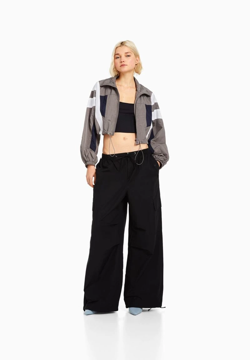 BERSHKA PARACHUTE - Cargohose - Black 4 BERSHKA PARACHUTE - Cargohose - Black – Bild 2