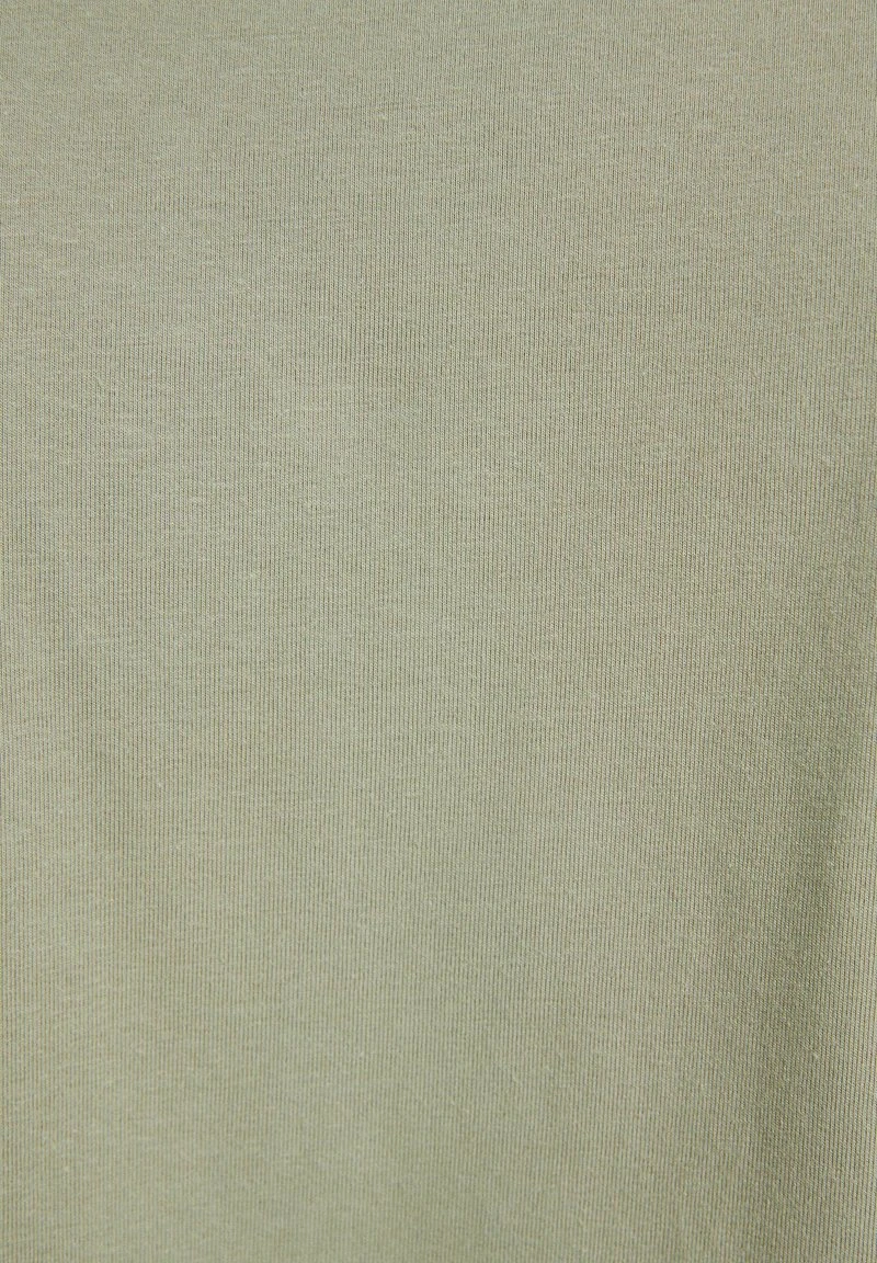 BERSHKA SHORT SLEEVE MOCK NECK - T-Shirt Basic - Green 8 BERSHKA SHORT SLEEVE MOCK NECK - T-Shirt Basic - Green – Bild 6