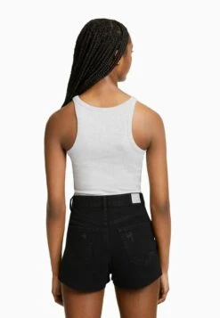 BERSHKA RIPPED WITH POCKETS - Jeans Shorts - Black 10 BERSHKA RIPPED WITH POCKETS - Jeans Shorts - Black -Bershka Verkaufsgeschäft db320a3828284542814d9902b2462297