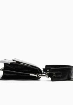 BERSHKA TEXTURED - MINAUDIÈRE WITH HANDLE - Handtasche - Black -Bershka Verkaufsgeschäft dc5dff129c3044d89333e200140e7bf5