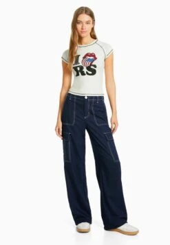 BERSHKA SHORT SLEEVE PRINT - ROLLING STONES - T-Shirt Print - Beige 9 BERSHKA SHORT SLEEVE PRINT - ROLLING STONES - T-Shirt Print - Beige -Bershka Verkaufsgeschäft dd1a3917773242d0a99fb5d2d21bef92