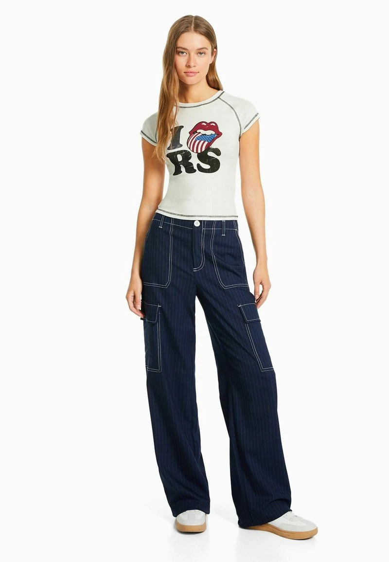 BERSHKA SHORT SLEEVE PRINT - ROLLING STONES - T-Shirt Print - Beige 4 BERSHKA SHORT SLEEVE PRINT - ROLLING STONES - T-Shirt Print - Beige – Bild 2