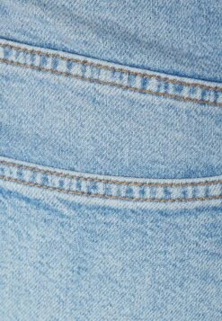 BERSHKA COMFORT FIT- MOM - Jeans Straight Leg - Light-blue Denim -Bershka Verkaufsgeschäft dd2952faa0bb46c18de7a2fa494068d5