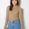 BERSHKA HIGH NECK - Strickpullover - Camel