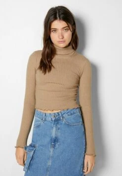 BERSHKA HIGH NECK - Strickpullover - Camel