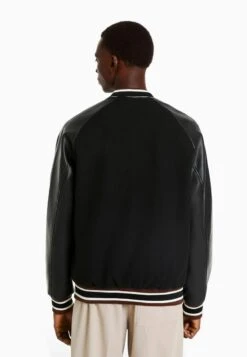 BERSHKA TEXTURE - Bomberjacke - Black 10 BERSHKA TEXTURE - Bomberjacke - Black -Bershka Verkaufsgeschäft e03d461f9aee4b8094439bdd3645e90a