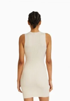 BERSHKA MINI - Strickkleid - Beige 10 BERSHKA MINI - Strickkleid - Beige -Bershka Verkaufsgeschäft e06b4798bba443b7881336a266dd030a