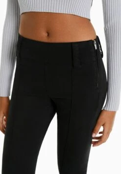 BERSHKA FLARE - Stoffhose - Dark Grey 10 BERSHKA FLARE - Stoffhose - Dark Grey -Bershka Verkaufsgeschäft e0f77bed6b0144619e405af673ac5e0d