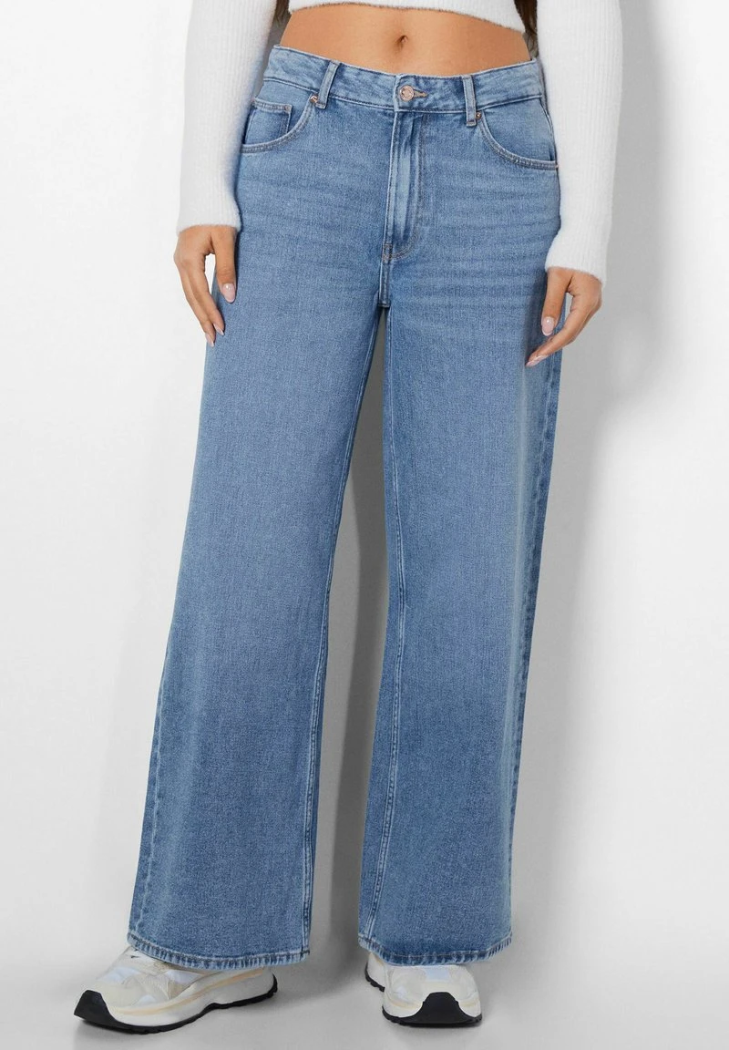 BERSHKA WIDE-LEG - Flared Jeans - Light Blue Denim 3 BERSHKA WIDE-LEG - Flared Jeans - Light Blue Denim